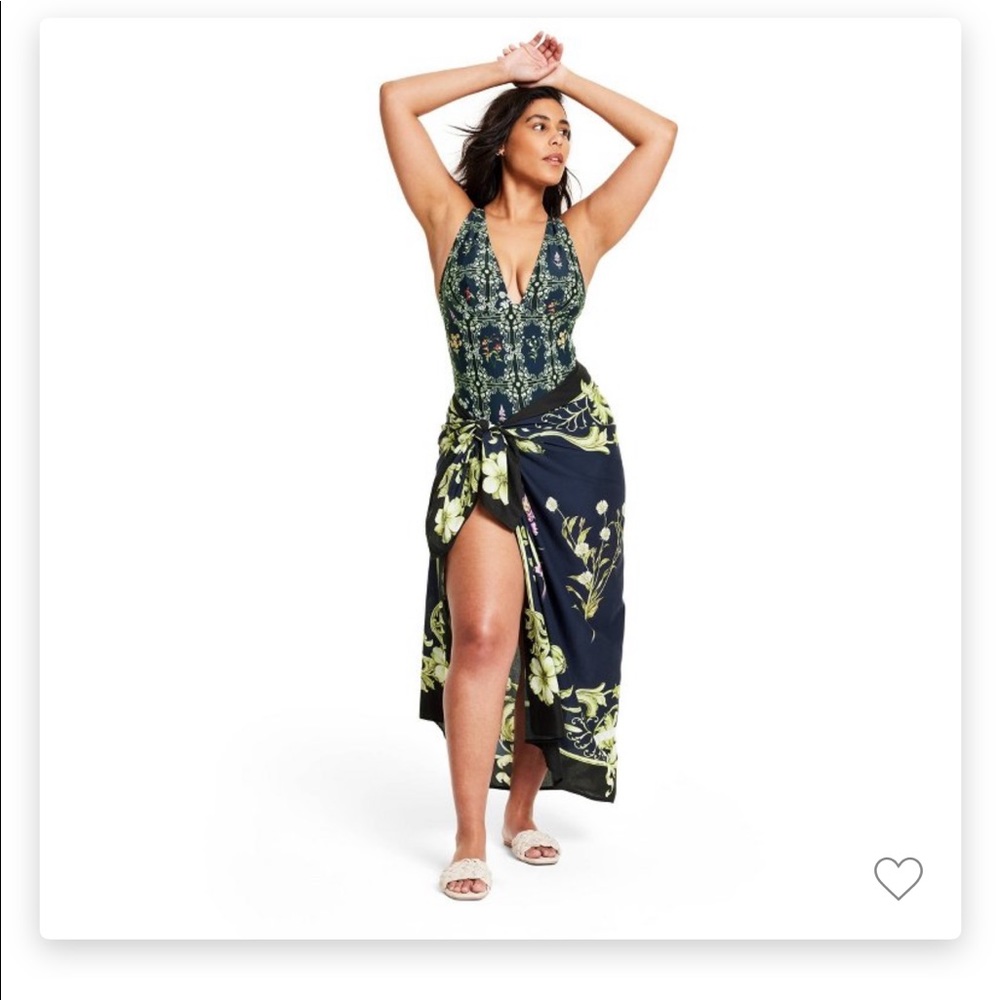 Agua Bendita dainty floral cover up/ scarf